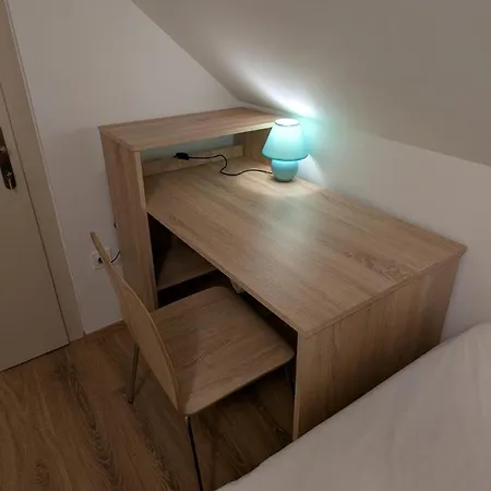 Cozy In The Center Of By The #1 Habitación en casa particular *