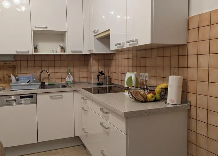 Cozy In The Center Of By The #1 Privat bolig